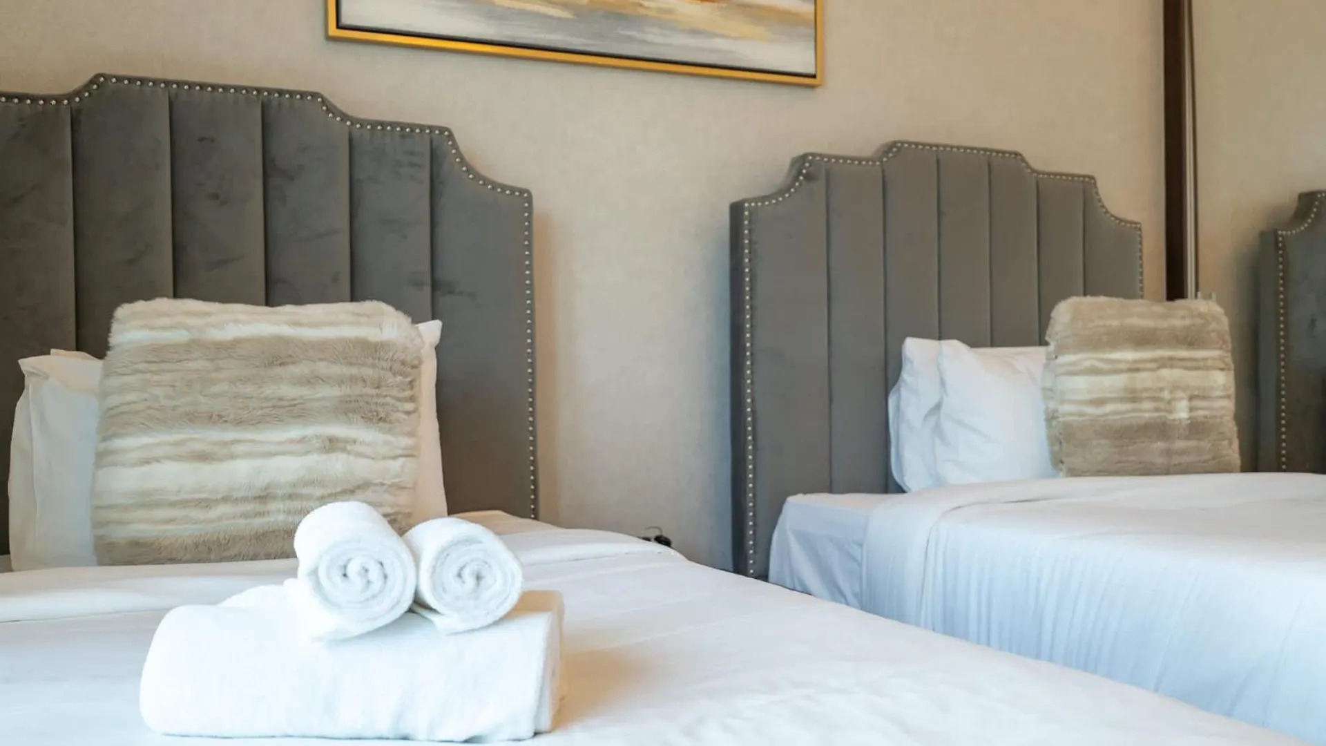 Absolutely Stunning 3 Bedroom Apartment In Downtown Dubai 0*,  Förenade Arabemiraten