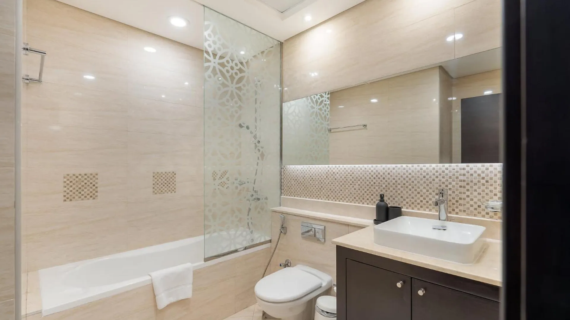 Absolutely Stunning 3 Bedroom Apartment In Downtown Dubai Förenade Arabemiraten