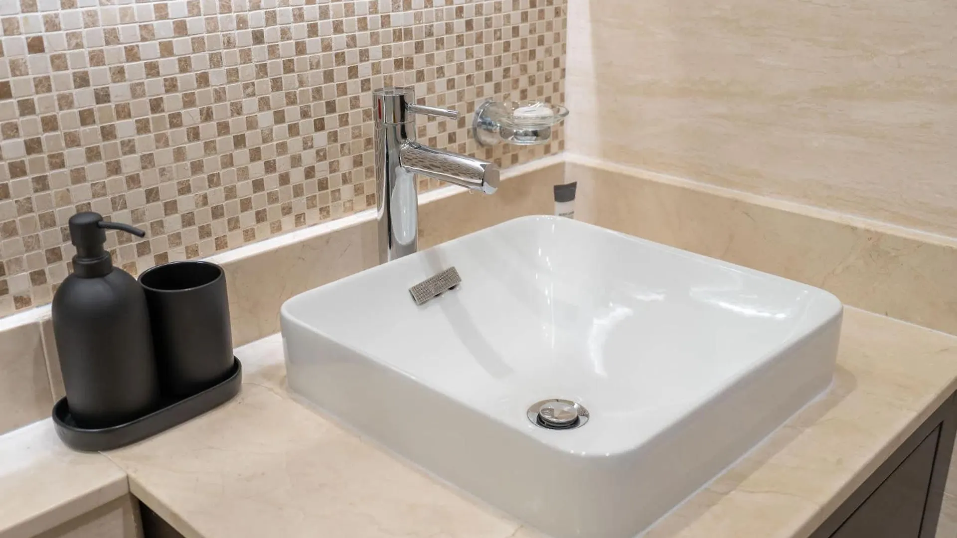Absolutely Stunning 3 Bedroom Apartment In Downtown 迪拜